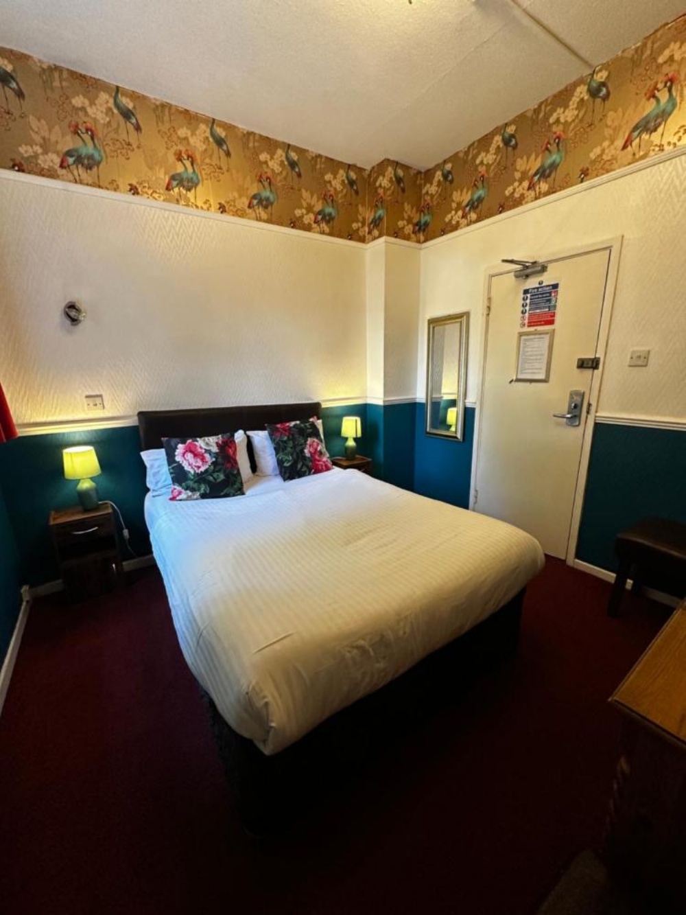 Room image 4
