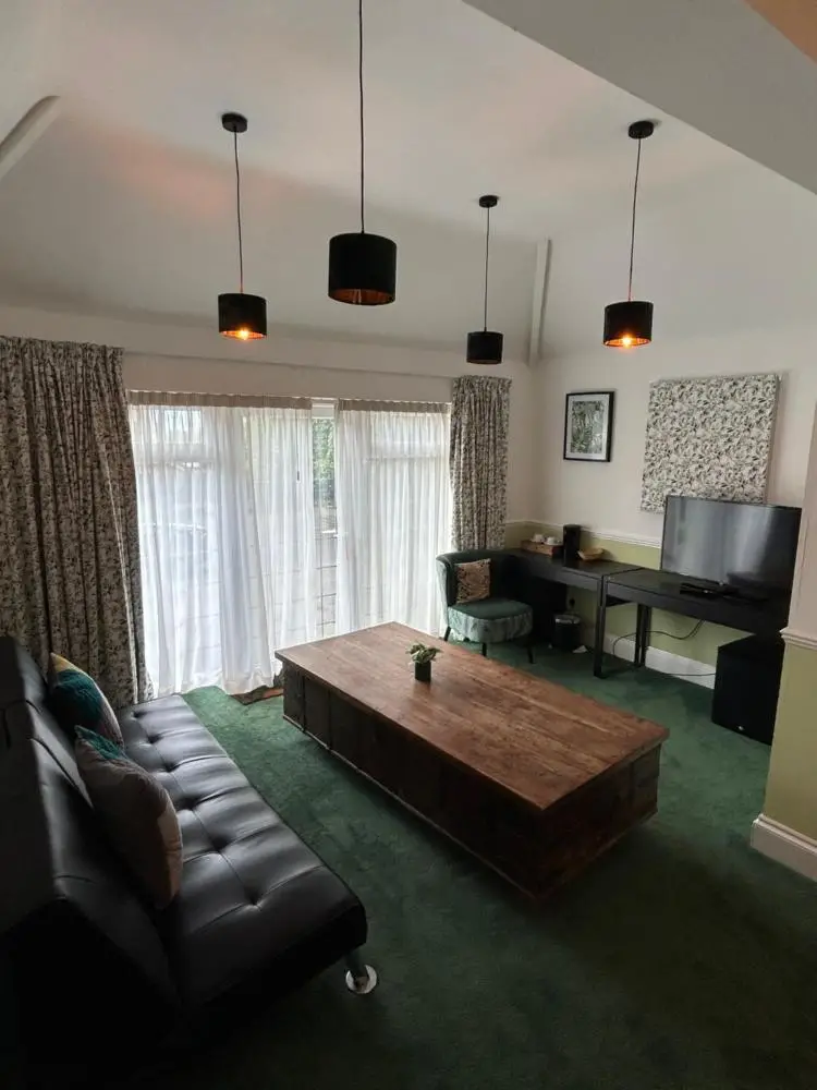 Barons Court Hotel 10