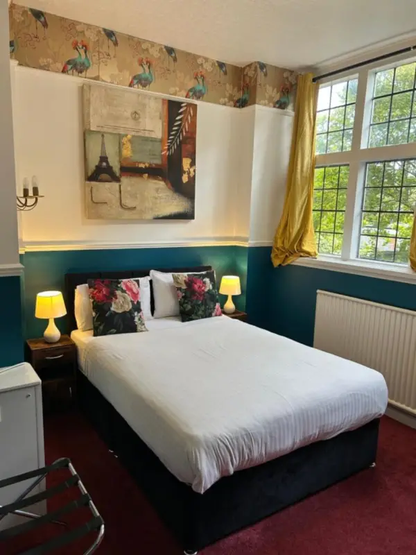Barons Court Hotel 9